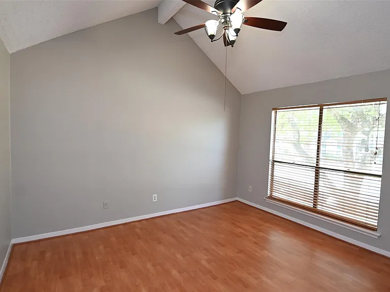 8455 Sands Point Dr — Photo 8
