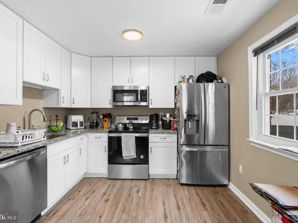 1683 Hart Ct, Crofton, MD 21114