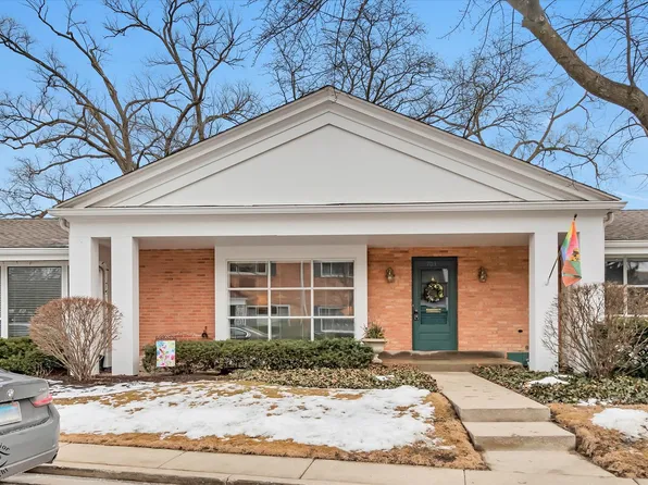 703 Carriage Hill Dr, Glenview, IL 60025