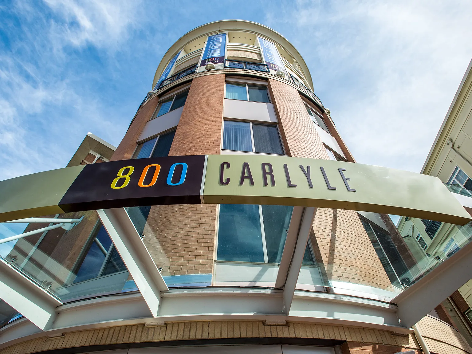 800 Carlyle — Photo 2