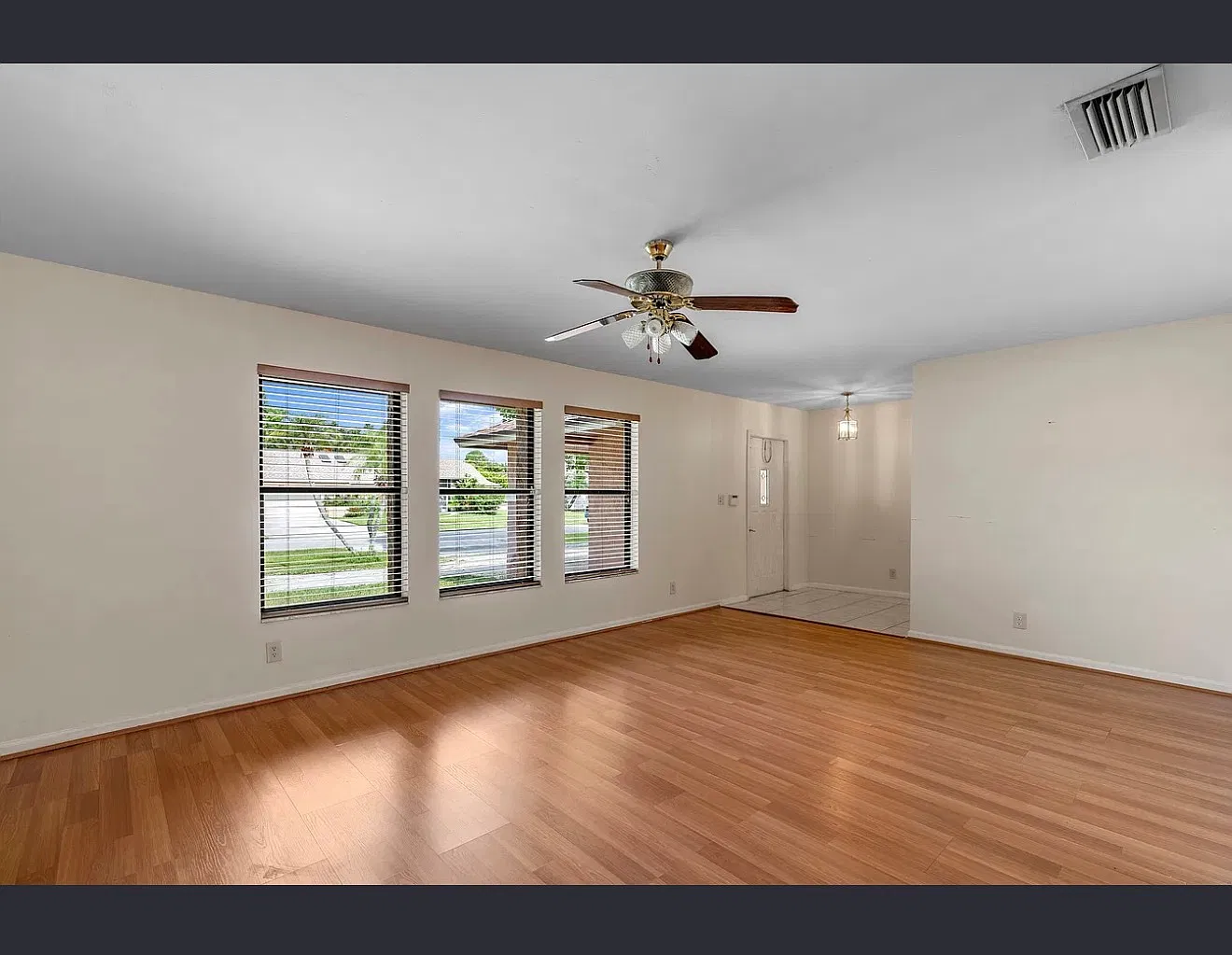 3 bed, 2350 sqft, $3,900 — Photo 1