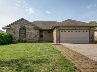 2230 W Deerfield St, Springfield, MO 65807