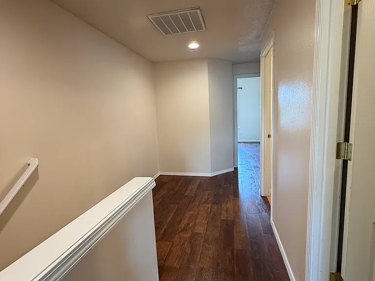 6018 NE 33rd Cir — Photo 17