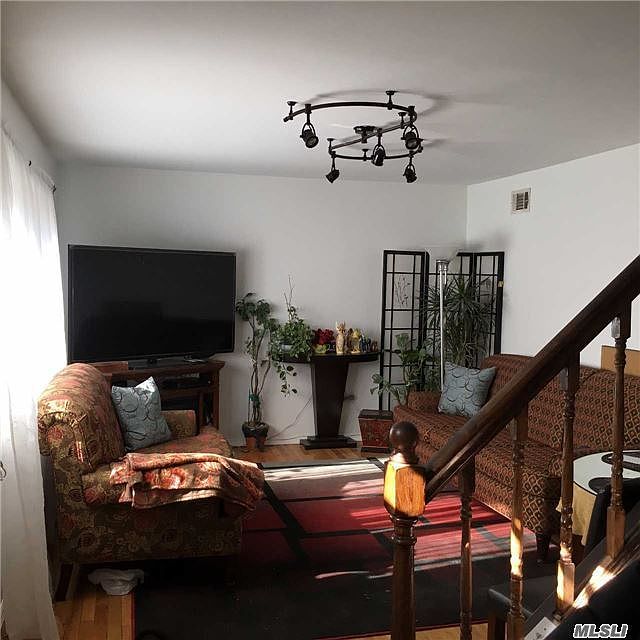 1st image of 205 Lee Ave