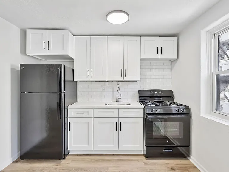 Charming 1, 2, and 3-Bedroom Townhomes in a Quiet Pittsburgh Neighborhood — Photo 3