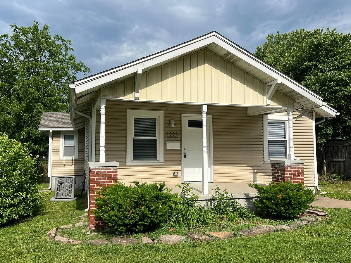 Building Photo - 1223 N Sherman Ave