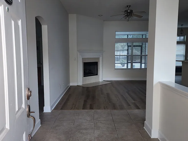 Spacious Entry!