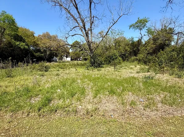 64 E Church St, Camilla, GA 31730