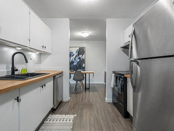 5th image of 611 N 8th Ave NE #205