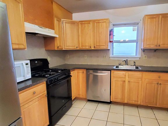 4th image of 122 Logan Ave Floor 2