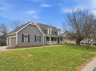 802 S Morgan Dr, Peculiar, MO 64078