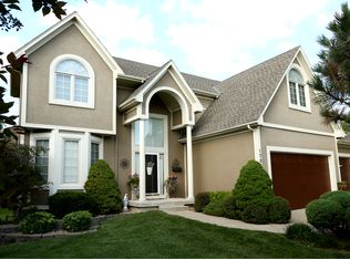 1708 SW Summit Hill Cir, Lees Summit, MO 64081