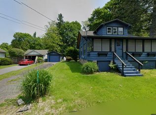511 Prices Dr, Cresco, PA 18326