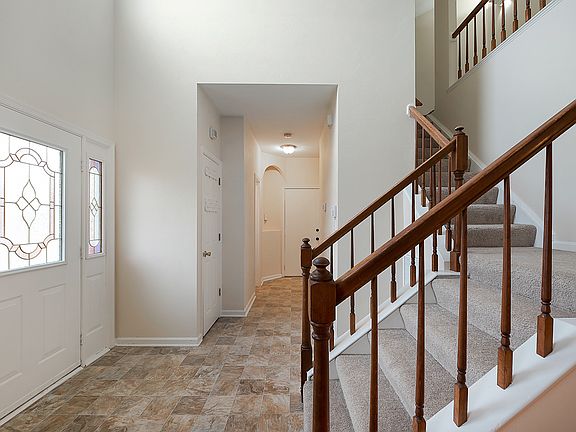 4th image of 544 Stillwater Dr
