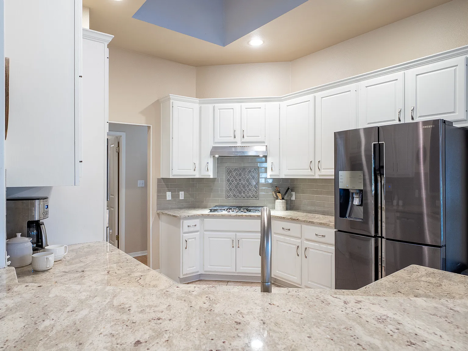 4 bed, 2579 sqft, $3,700 — Photo 2