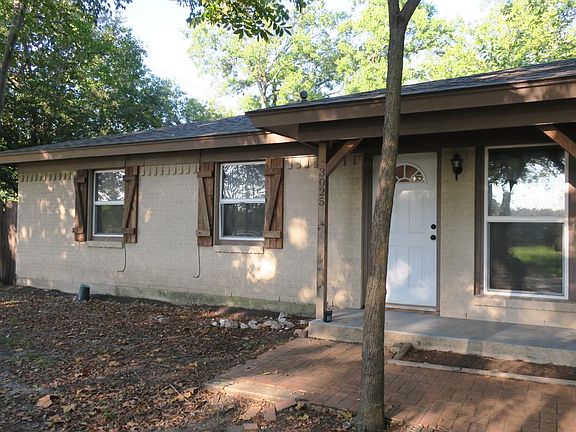 2nd image of 3025 Honeysuckle Dr