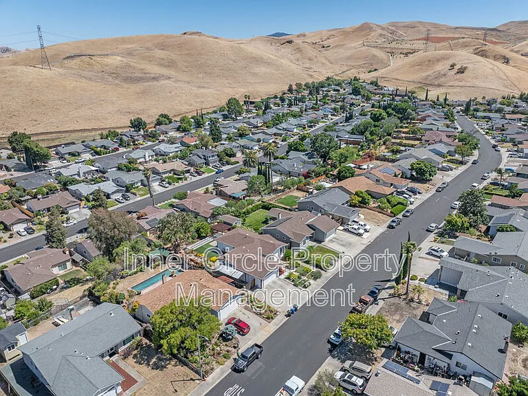2225 Mount Whitney Dr — Photo 28