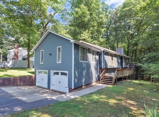 14 Stuart Cir, Westfield, MA 01085