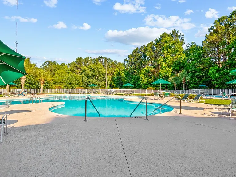 412 Pinehurst Ln #15F — Photo 30