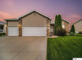 1744 Blackhawk Dr, Lincoln, NE 68521