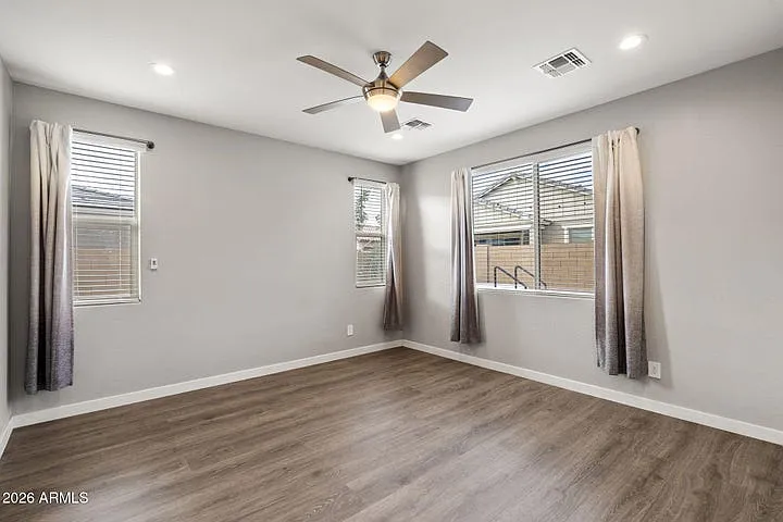 10768 W Kinderman Dr — Photo 7