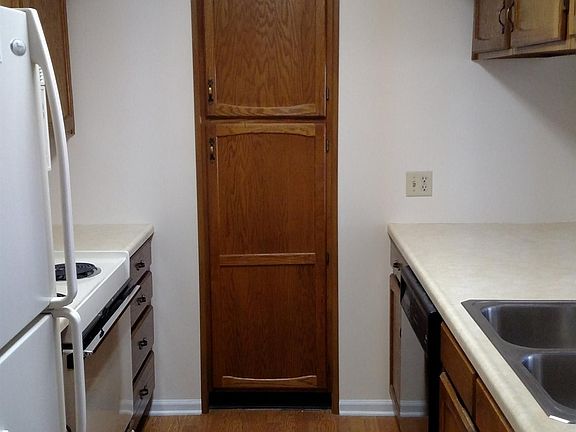 4th image of 23 Brookview Dr