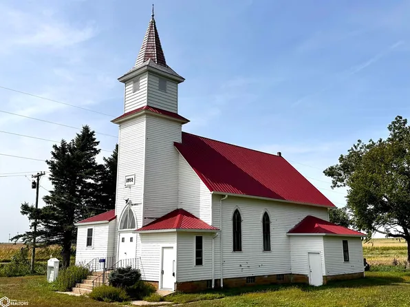 905 290th St, Britt, IA 50423