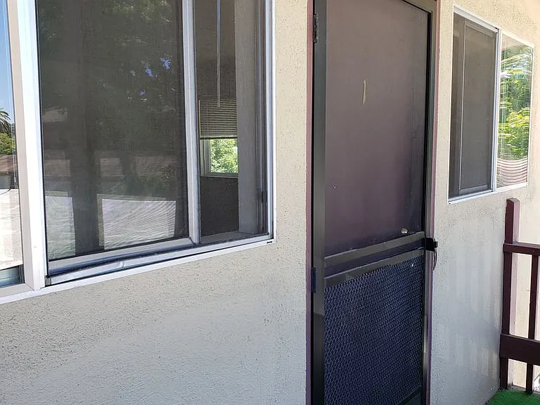 210 Locust St — Photo 9