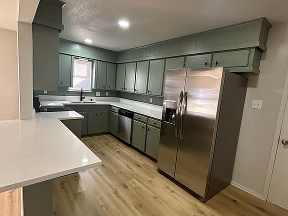 2nd image of 2203 Foster Cir
