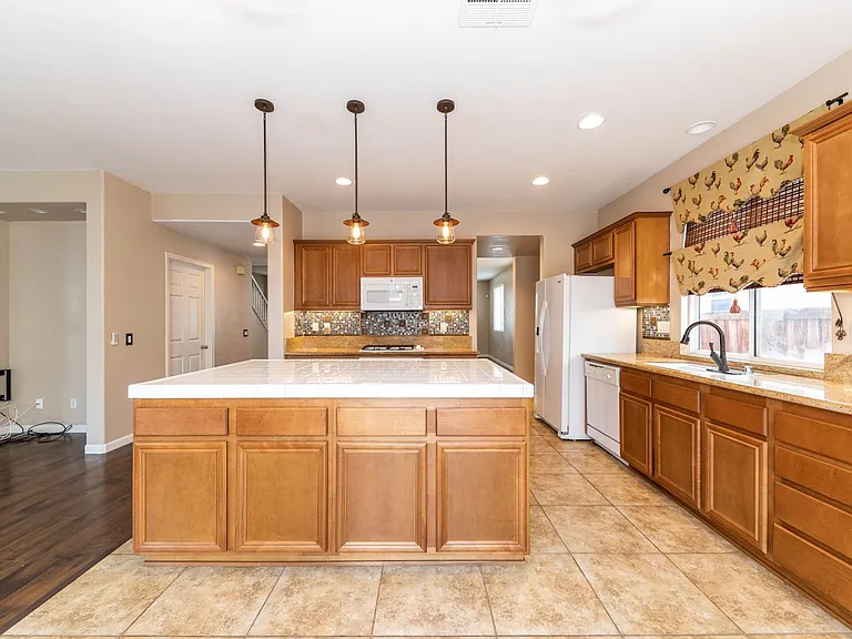 29359 Milford Ct — Photo 9