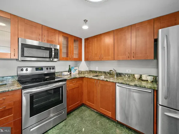 2001 Hamilton St APT 2301, Philadelphia, PA 19130