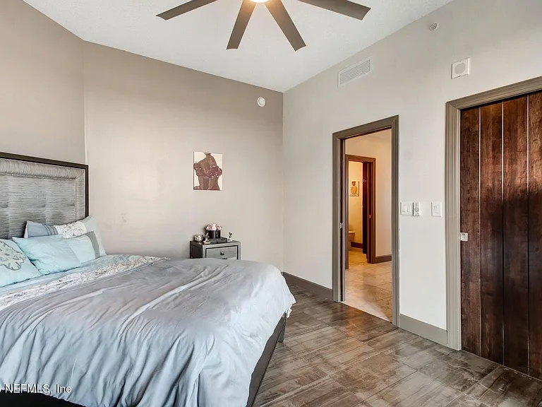1431 Riverplace Blvd #1710 — Photo 28