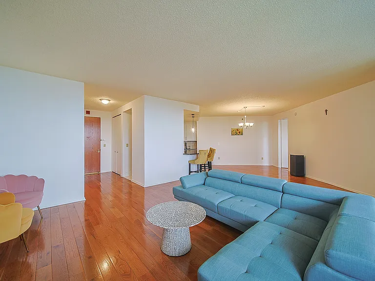 100 Carlyle Dr #16ES — Photo 17