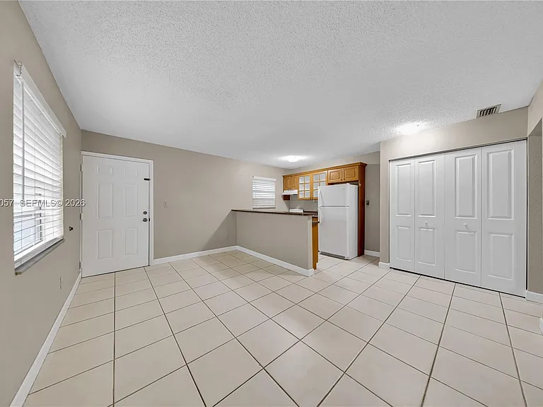 9751 Wayne Ave #6 — Photo 2