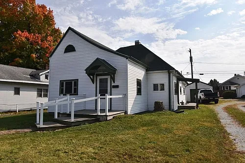 1355 E Walnut St Photo 1