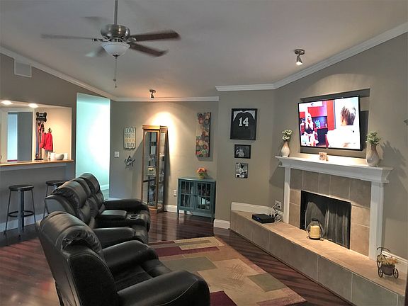 4th image of 218 Lotus Dr