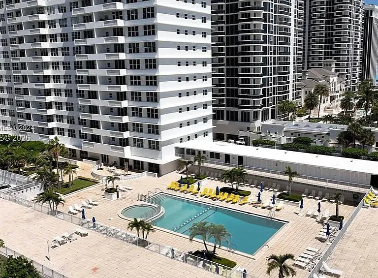 4747 Collins Ave #709 — Photo 32