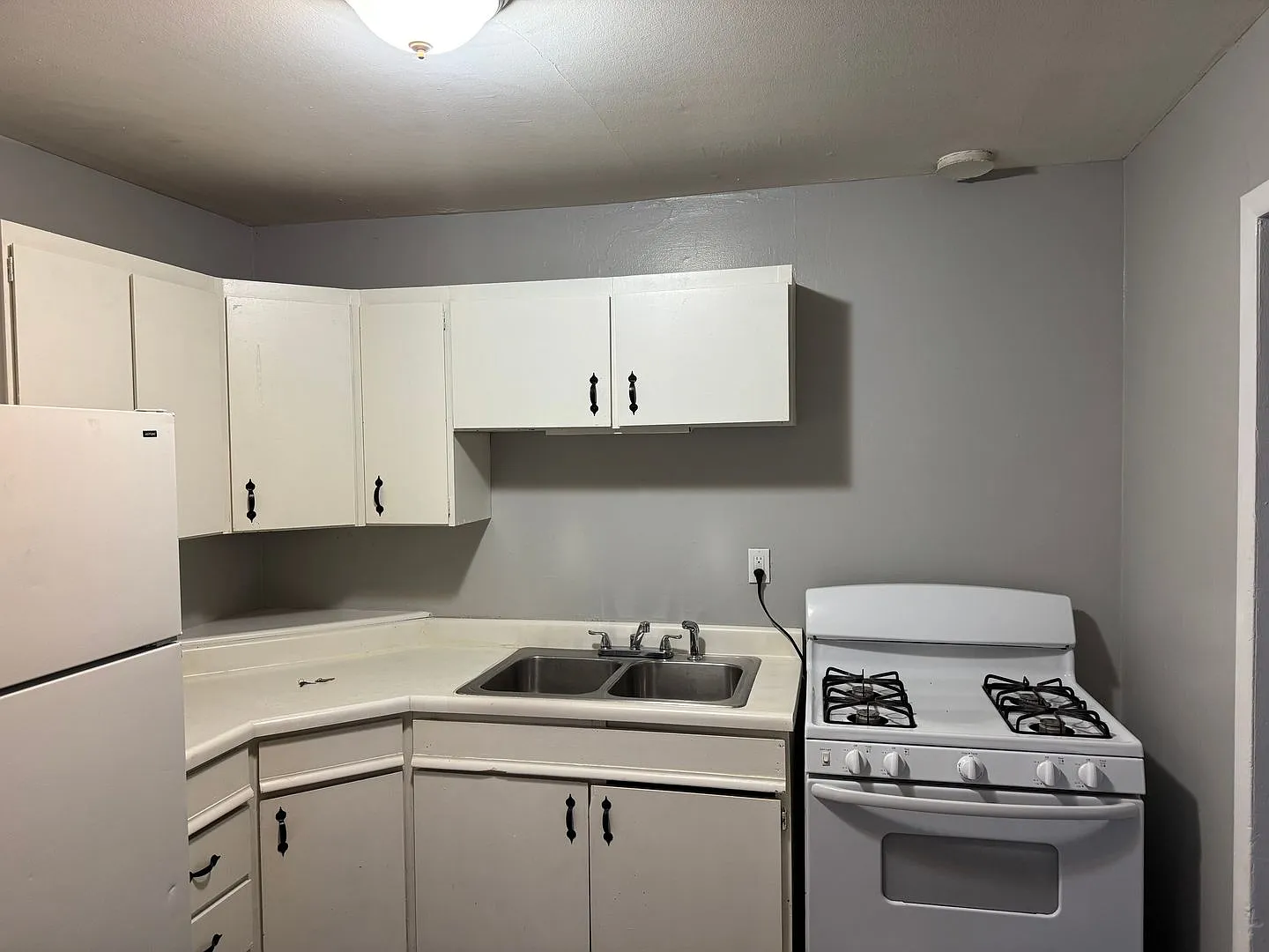 1521 N Hocker Ave — Photo 1