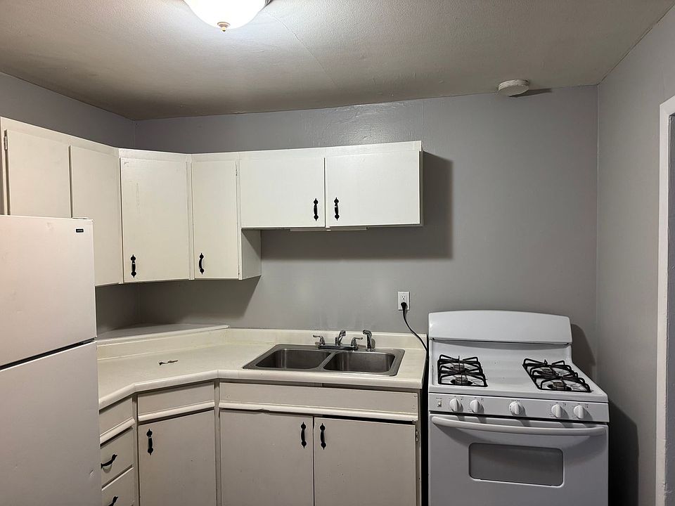 1st image of 1521 N Hocker Ave
