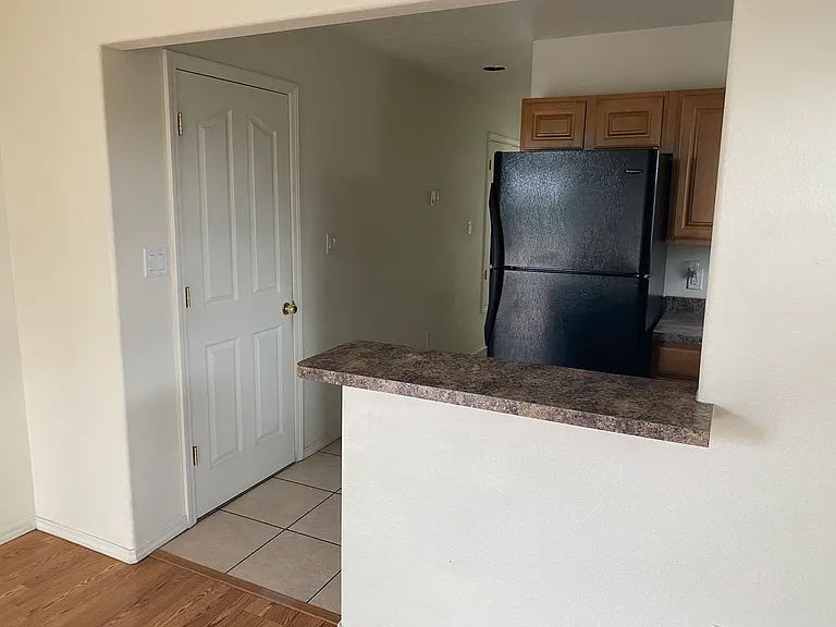 1505 Central Ave NE #D — Photo 2