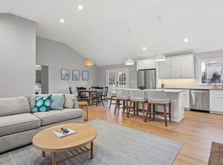 6 Paynes Ln, East Quogue, NY 11942