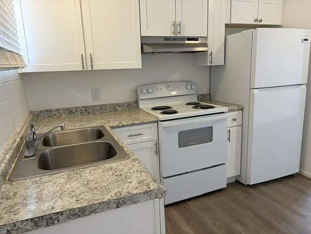 703 W 12th St #B — Photo 3