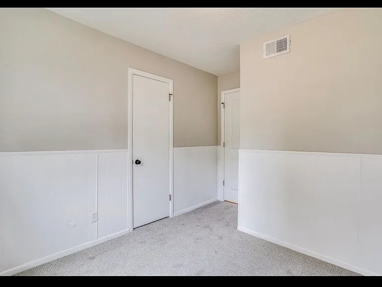 1139 E Crowley St — Photo 8