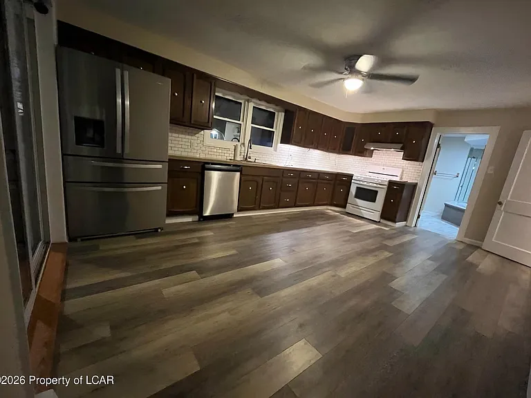 260 E Grove St — Photo 5