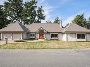 3914 Gibson Ct, Saanich, BC V8N 6E2