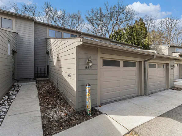 662 Peninsula Ct, Ann Arbor, MI 48105