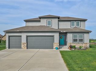 12800 E Foxberry Trl, Lake Lotawana, MO 64086