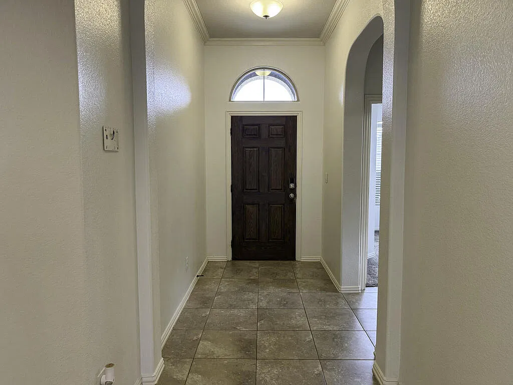 4 bed, 3.0 bath, 2050 sqft, $2,800 — Photo 4