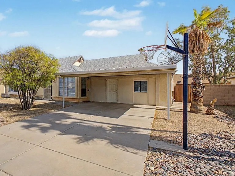 10719 W Vista Ave — Photo 11