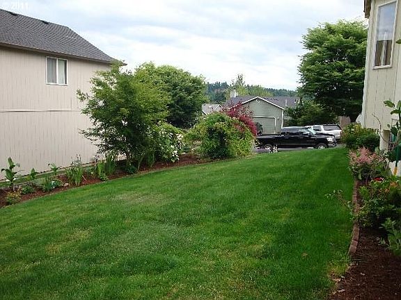 2nd image of 578 SE Beaver Creek Ln